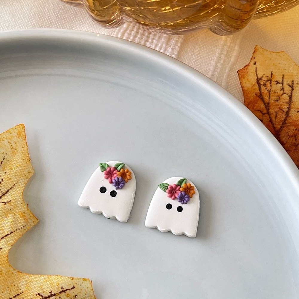Cute Ghost 👻 earrings (studs)